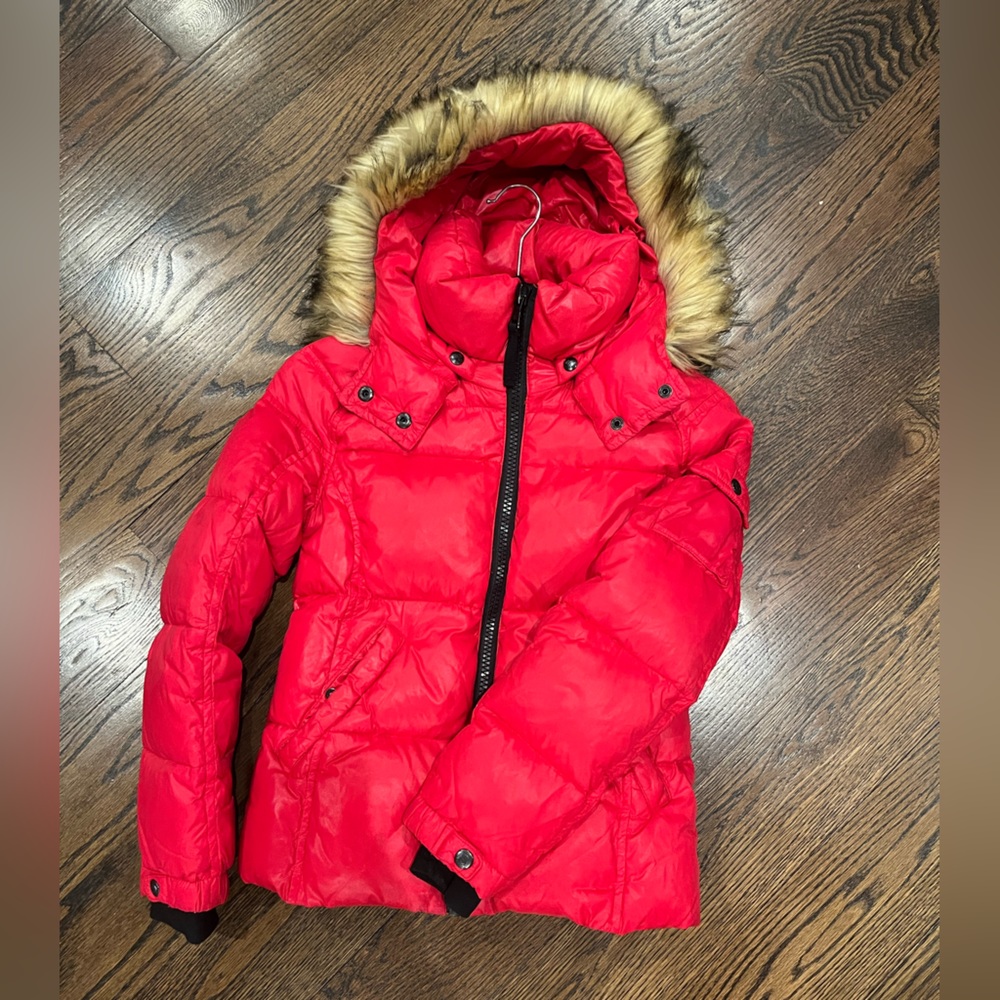 Eye catching red Sam S13 puffer coat with fur😍